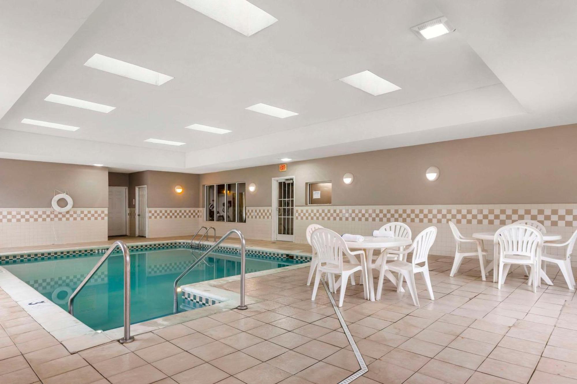 Country Inn & Suites By Radisson, Newport News South, Va Eksteriør billede